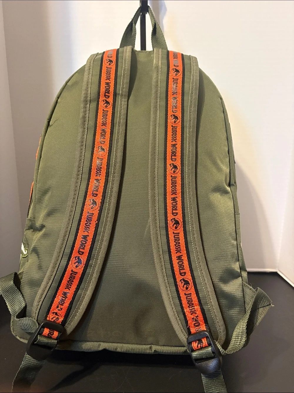 Universal Studio durable olive